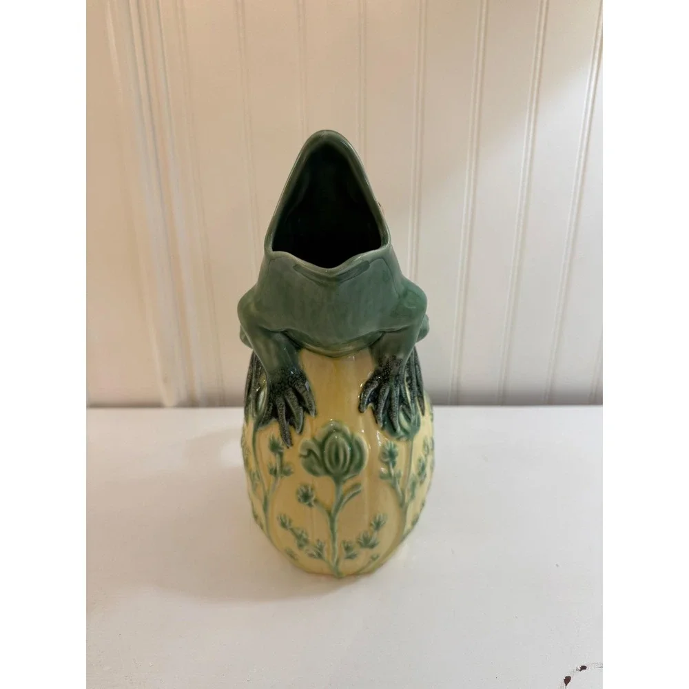 Bordallo Pinheiro Est.‎ 1884 Frog Pitcher Majolica Made in Portugal - NEW